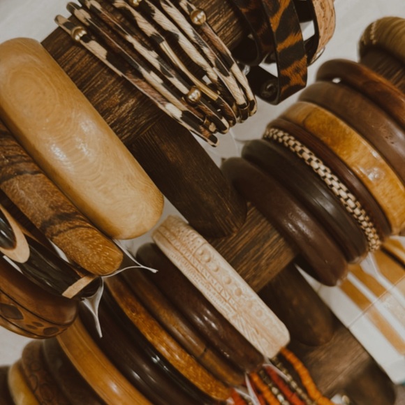 OohVintageGrace (Closet clean out & Secondhand picks for you) 🖤 - Picture 15 of 16